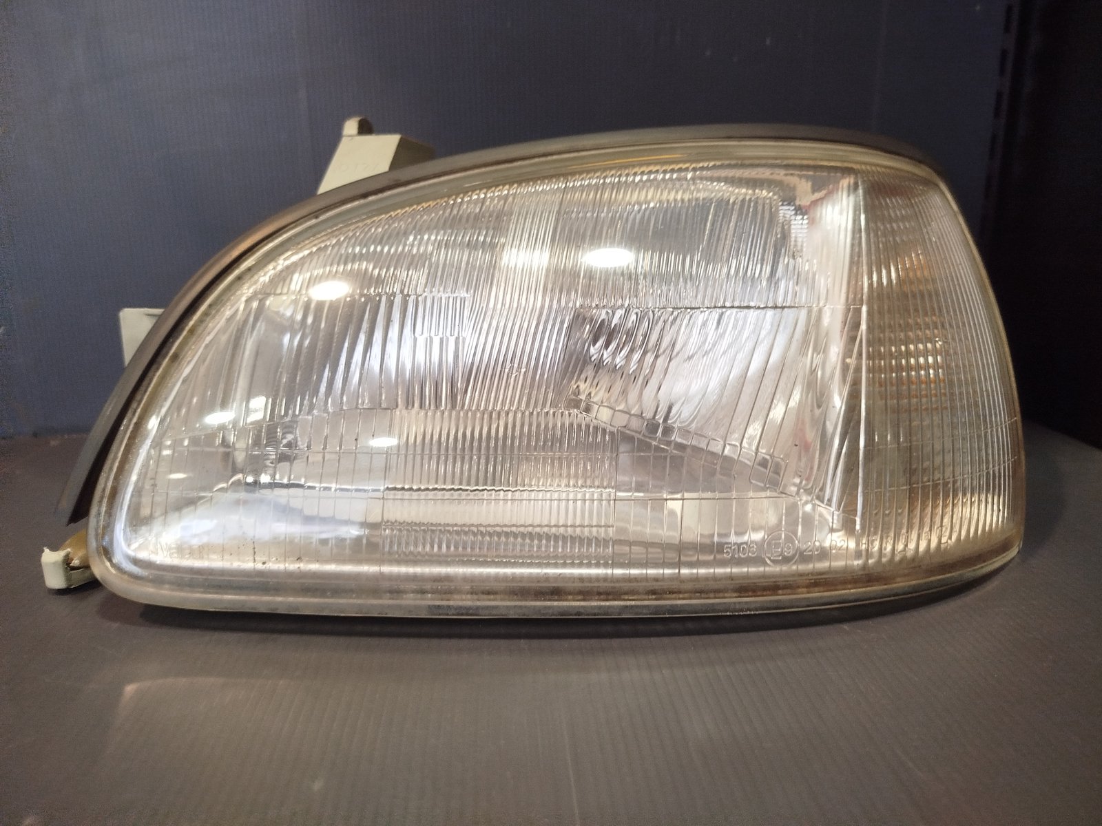 PHARE AVG VALEO 086.196