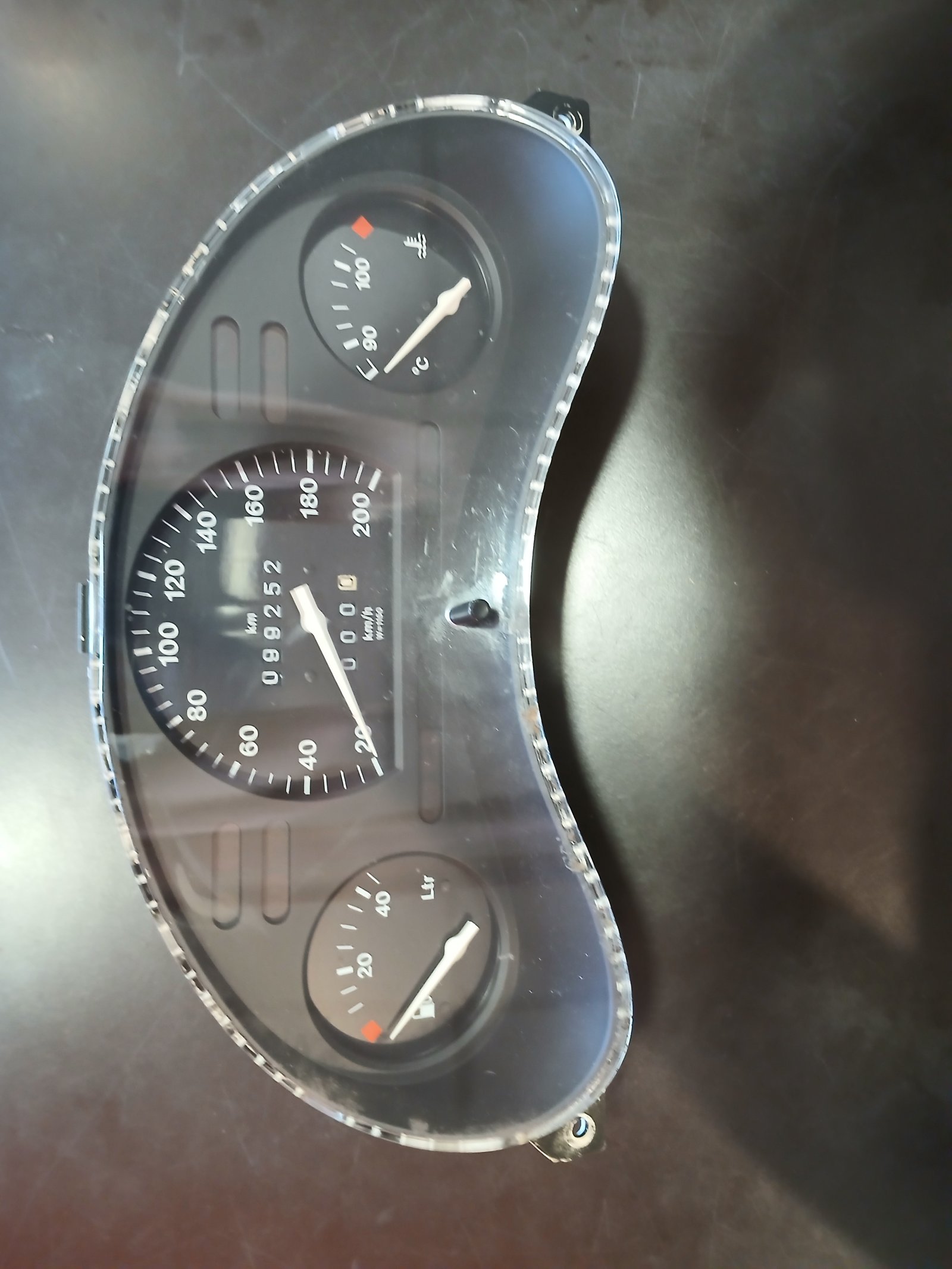 COMPTEUR DE OPEL CORSA B.    99252KM