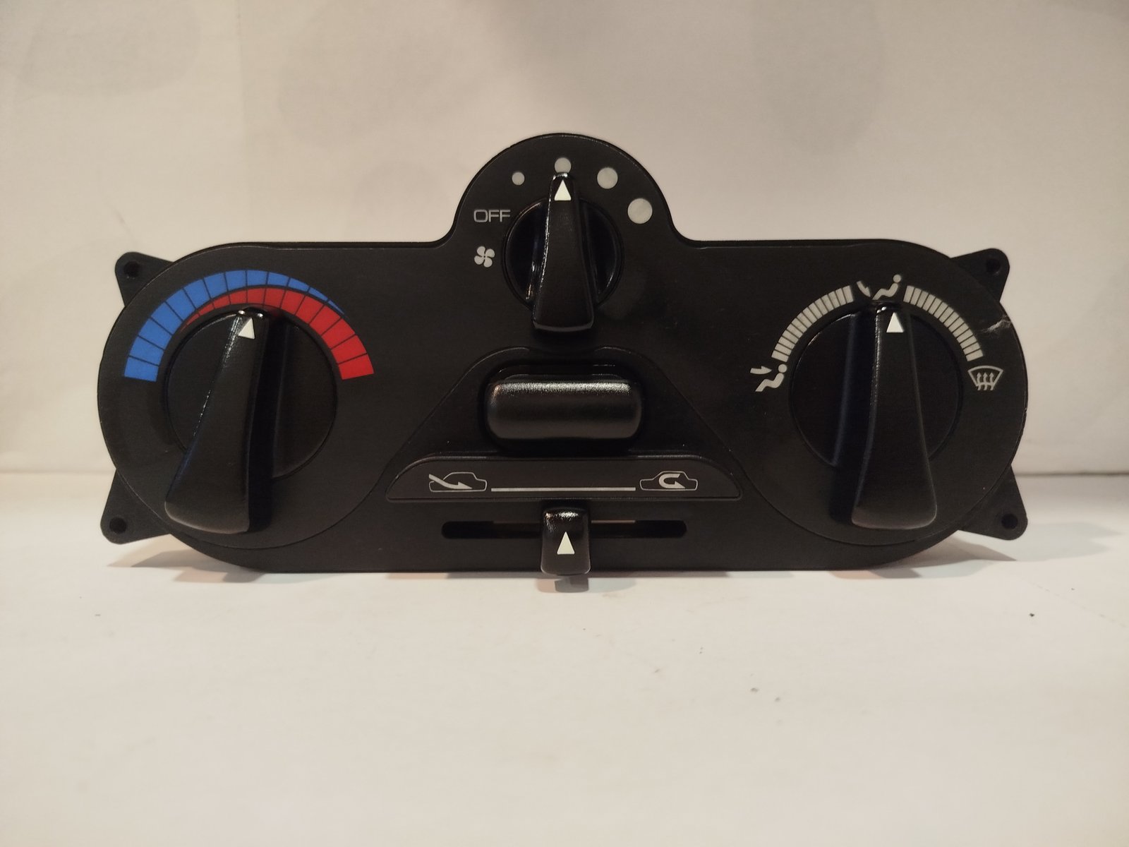 Mitsubishi Carisma  9041704687