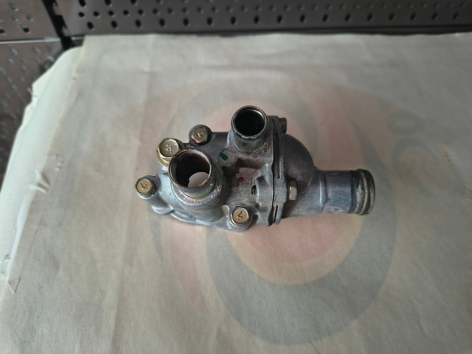 BOITIER THERMOSTATS DE REFROIDISSEMENT