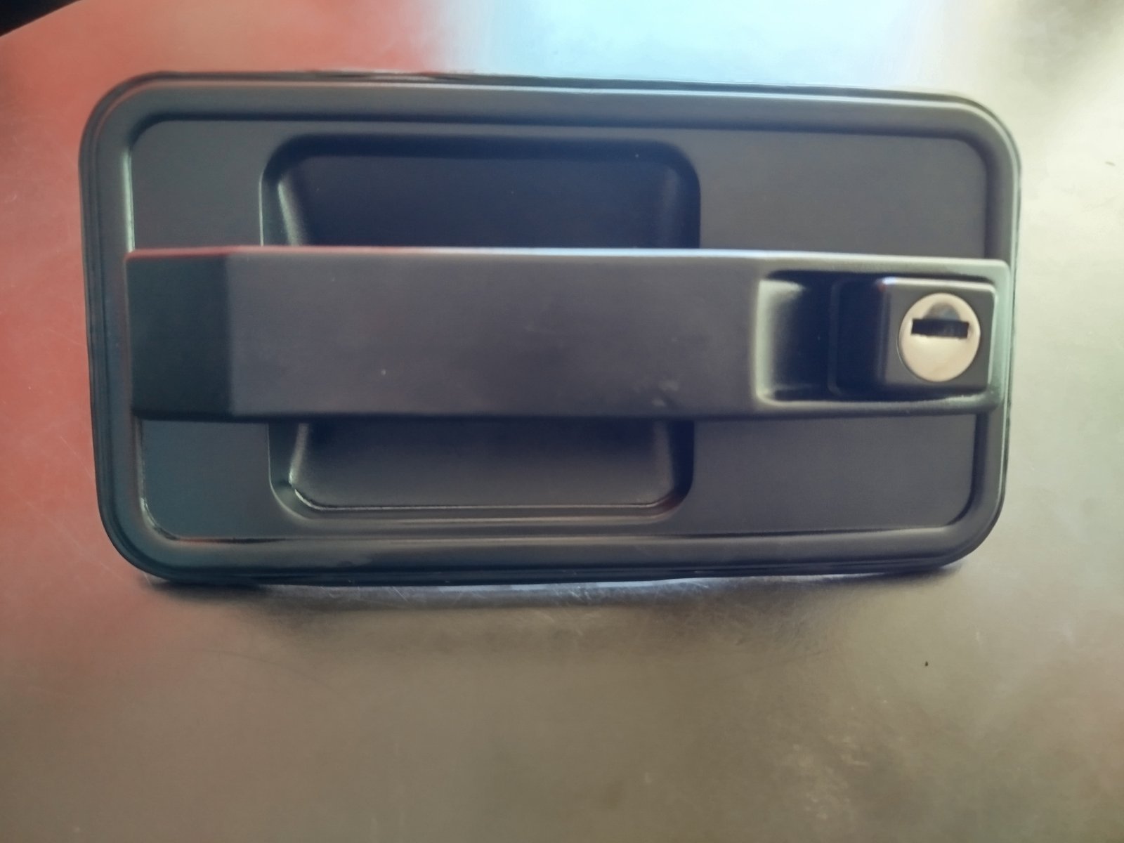 Poignée de porte avant gauche